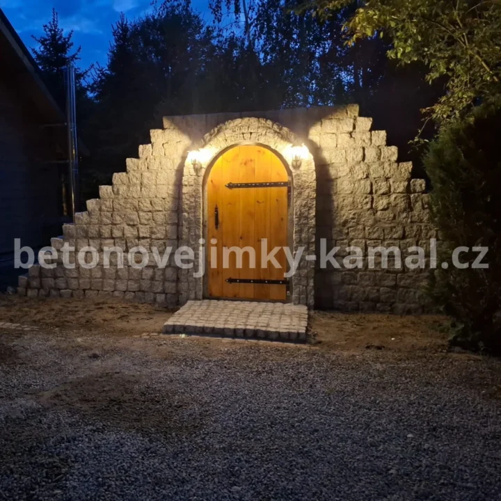 Betonovy sklep s půlkulatou kopulí bez předsíňky se vstupem z čelní strany - (300x240x240cm) - Obrázek 9