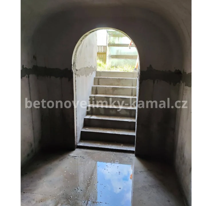Betonová předsíň šikmá – prefabrikovaný vstup se schody do sklepa - Obrázek 9