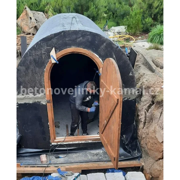 Betonovy sklep s půlkulatou kopulí bez předsíňky se vstupem z čelní strany - (300x240x240cm) - Obrázek 4