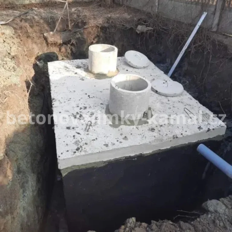 montaz-betonoveho-septiku-napojeni-potrubi-vykop